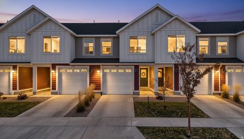 Photo of 1154 E TRIDENT DR, Saratoga Springs, UT 84045 (MLS # 2130442)