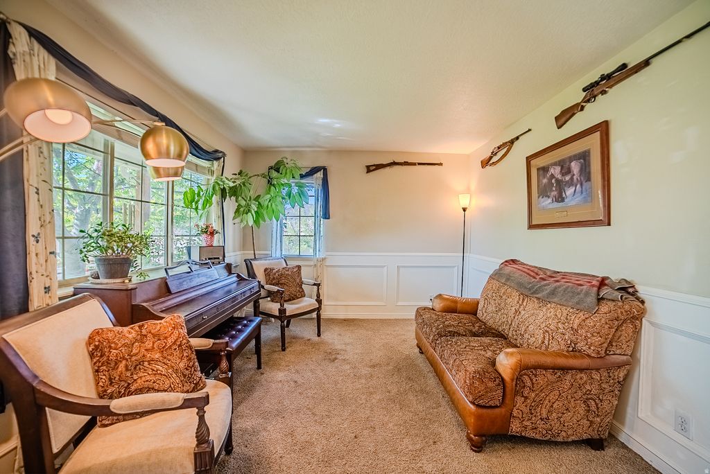 Photo of 858 W MUSTANG CIR, Saratoga Springs, UT 84045 (MLS # 2158276)