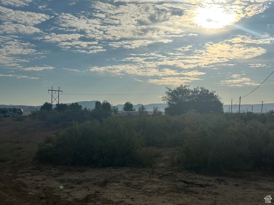 Beautiful lot!!! Utilities available.  Buyer responsible from connection to the meter to the home. Buyer responsible for the associated connection fees. Buyer is advised to obtain independent information. Call listing agent for any questions.