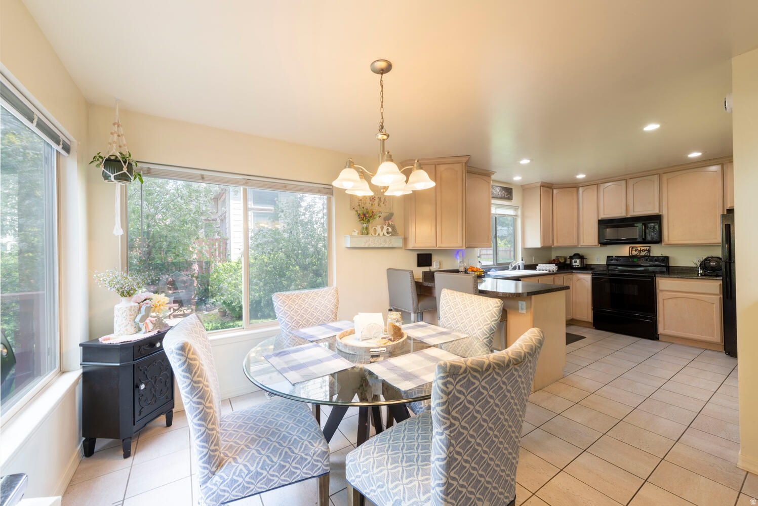 HILLCREST ESTATES - Residential Income