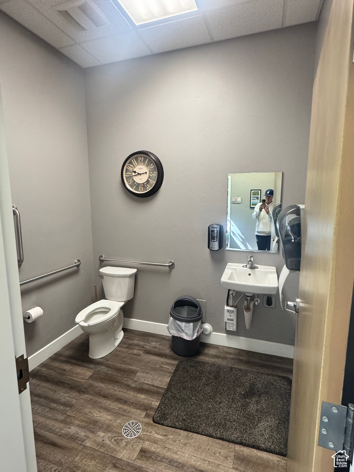 POND TOWN PLAZA - Commercial Lease