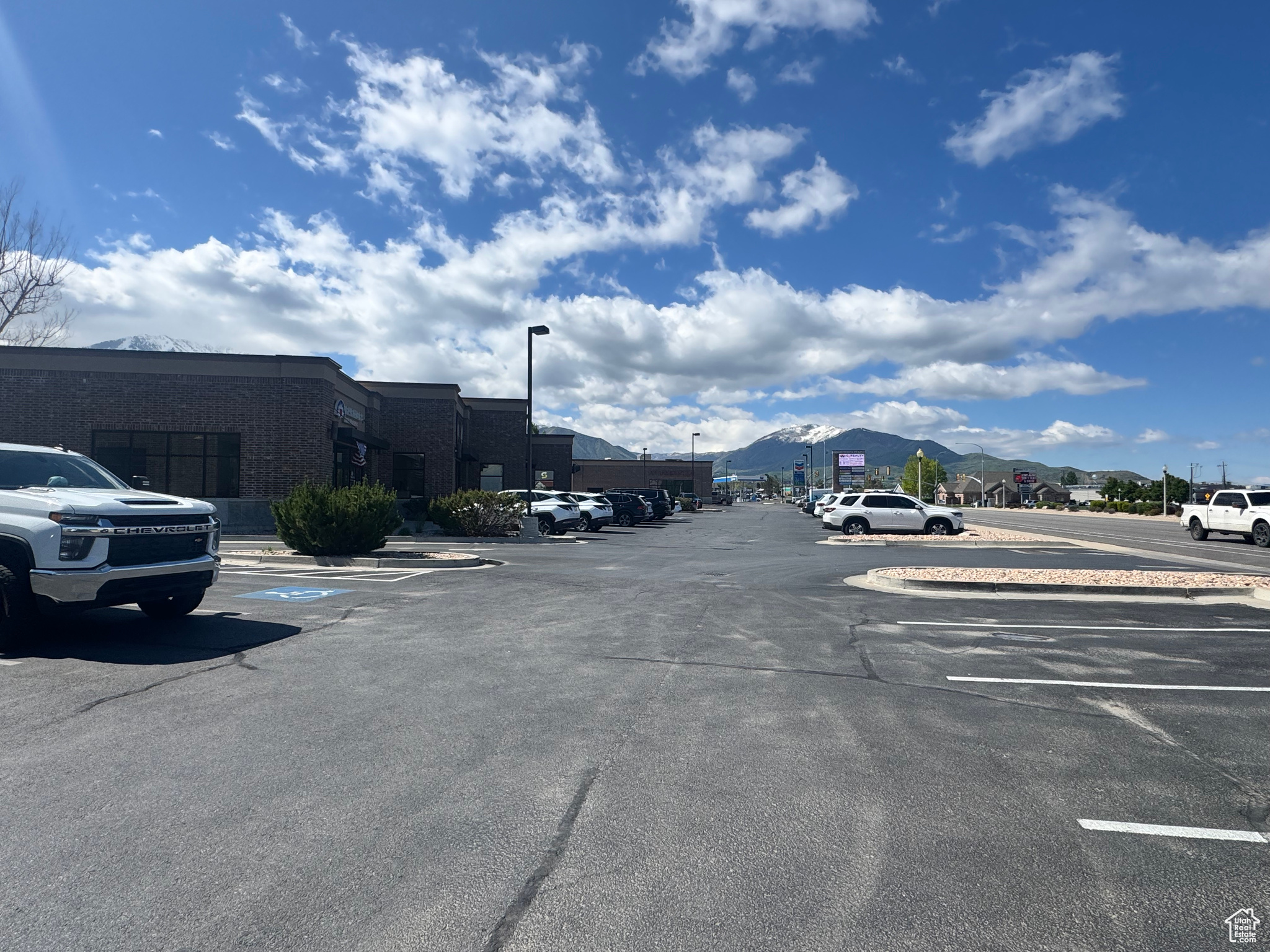 POND TOWN PLAZA - Commercial Lease
