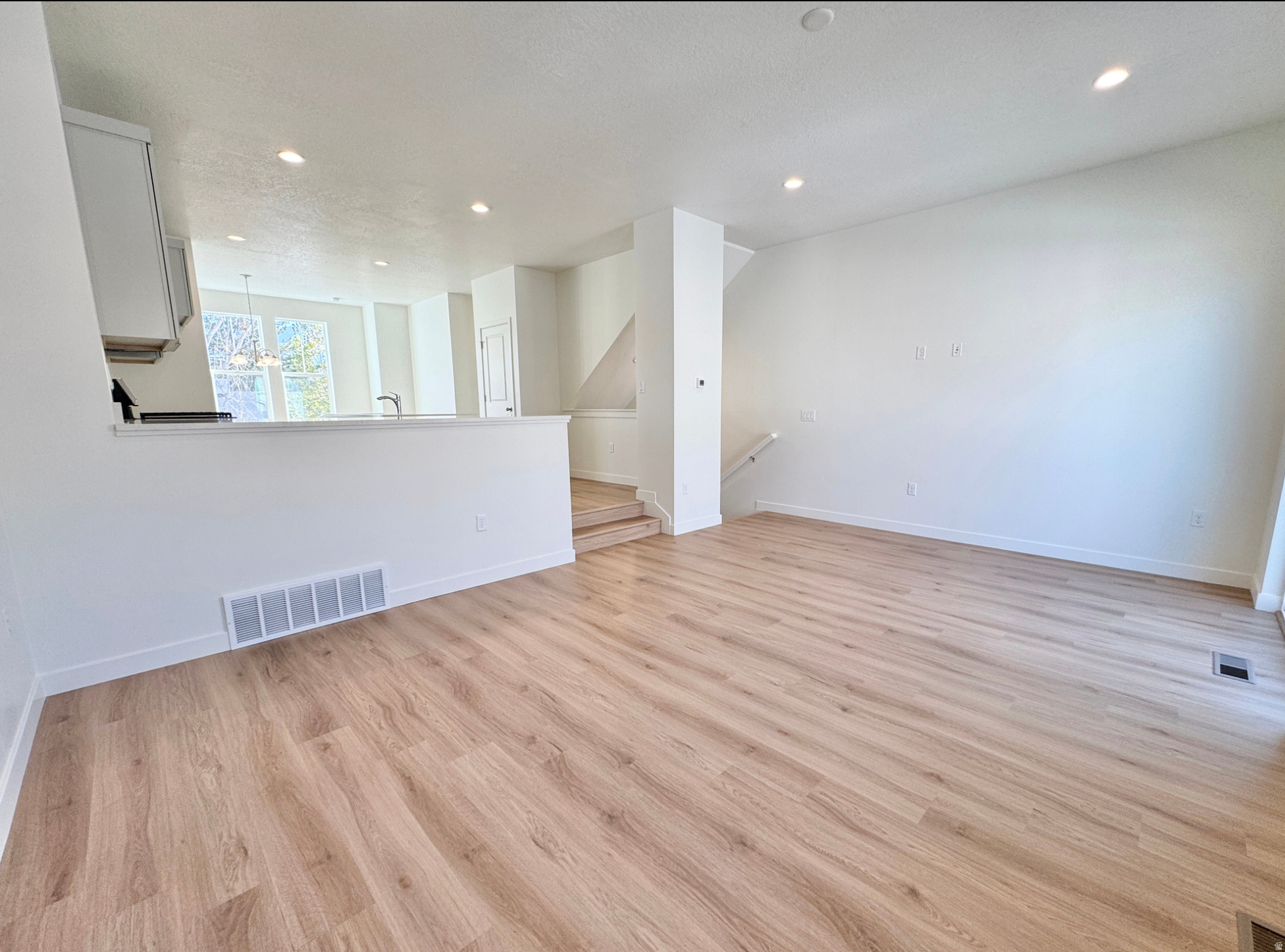 TOWNS ON MAIN - Residential