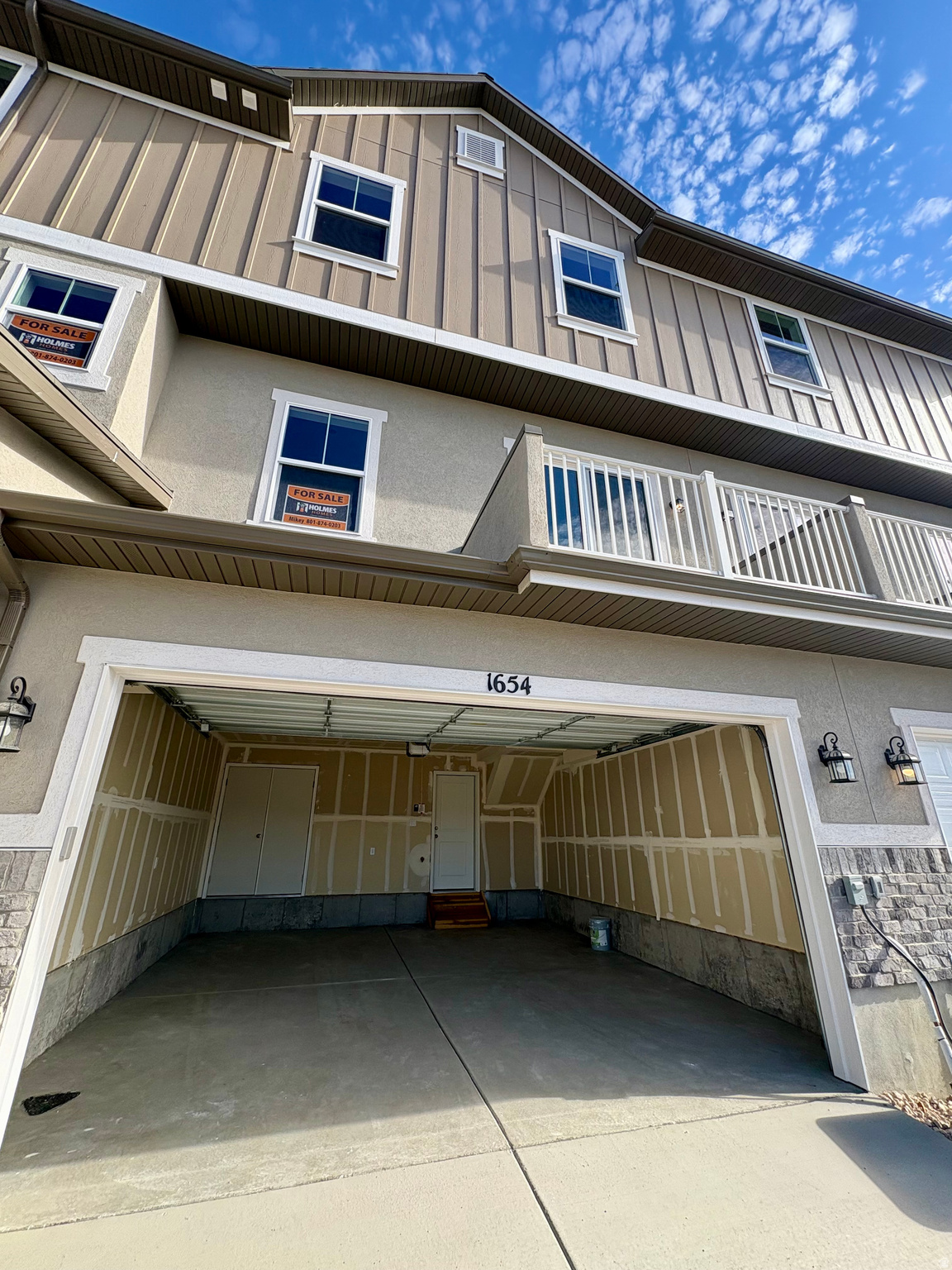 TOWNS ON MAIN - Residential