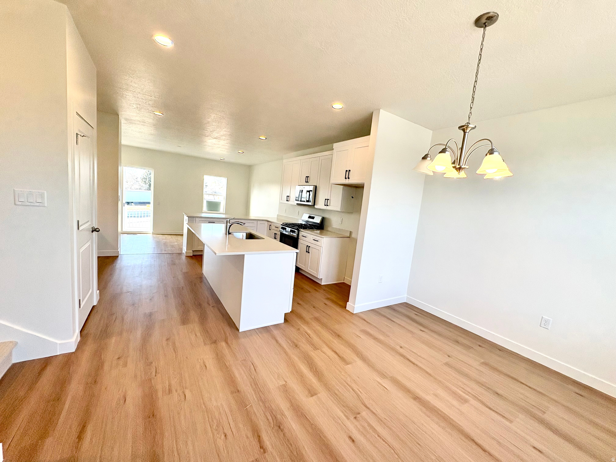 TOWNS ON MAIN - Residential