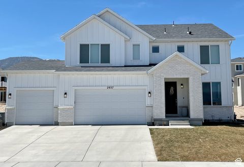 Photo of 484 N 950 ST E, American Fork, UT 84003 (MLS # 2126041)