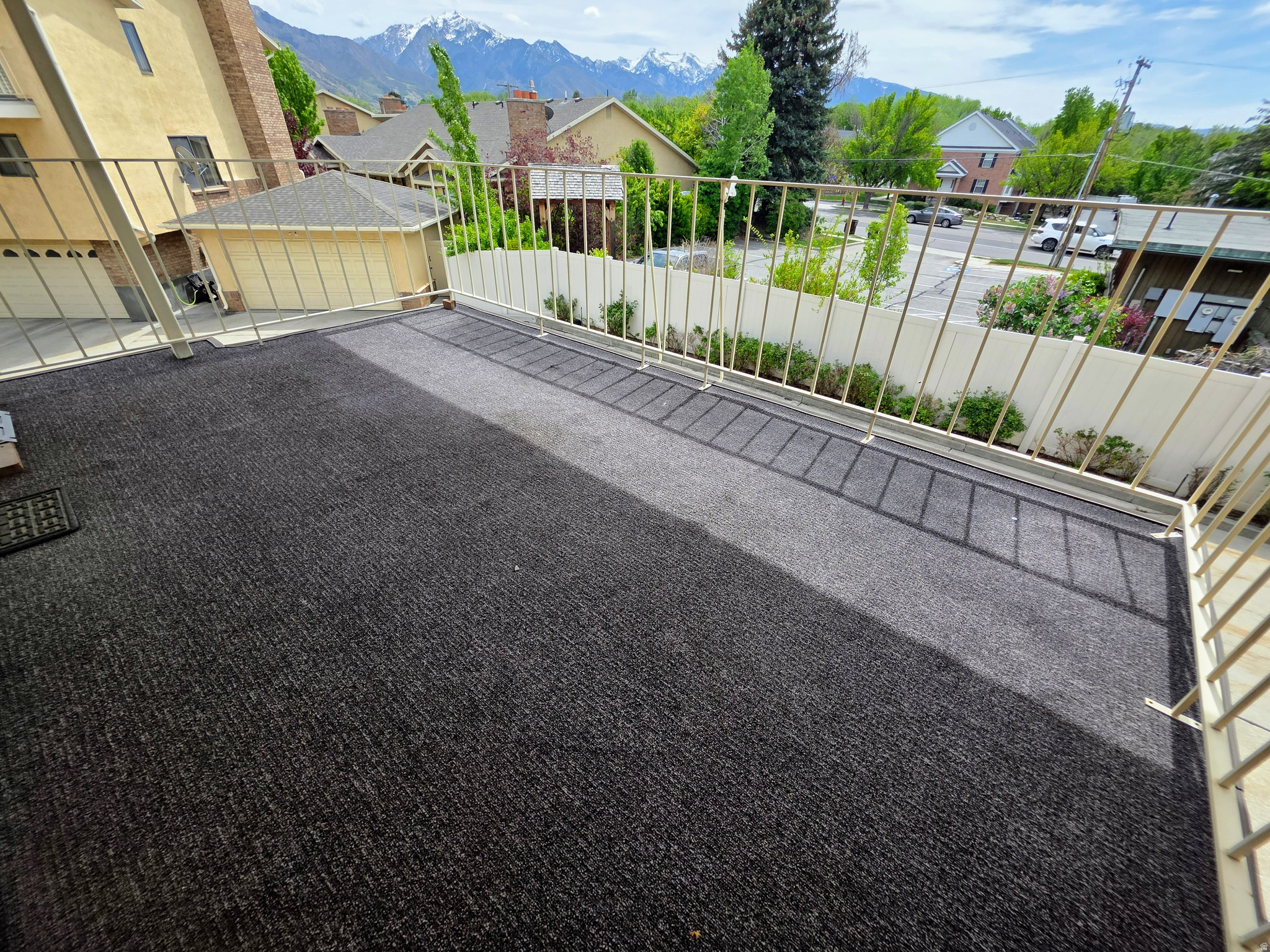 EDINBURGH CONDOMINIUS - Residential