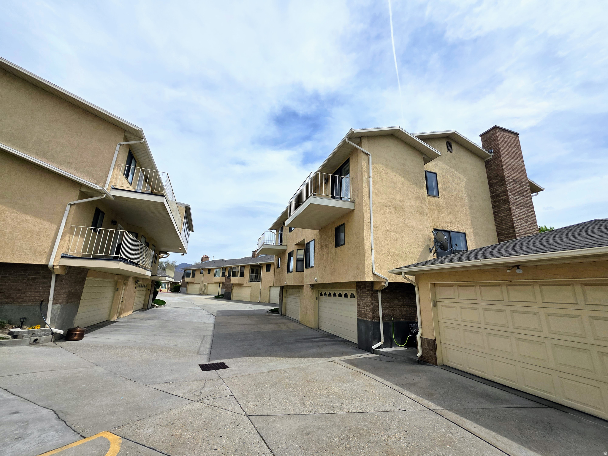 EDINBURGH CONDOMINIUS - Residential