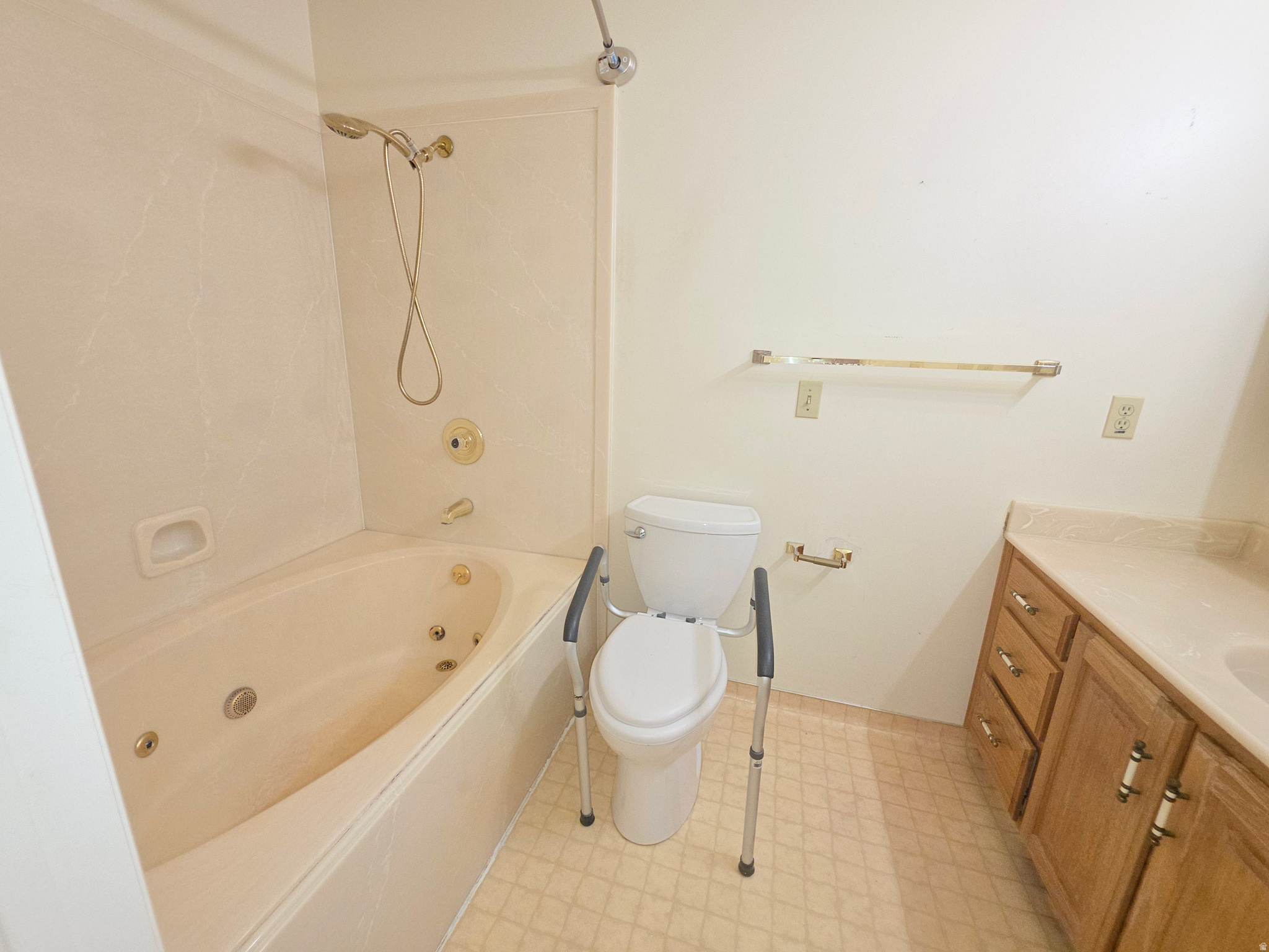 EDINBURGH CONDOMINIUS - Residential