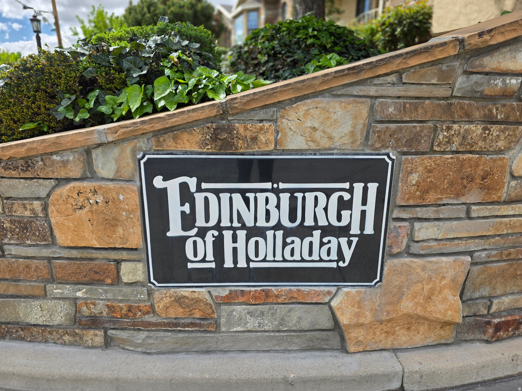 EDINBURGH CONDOMINIUS - Residential