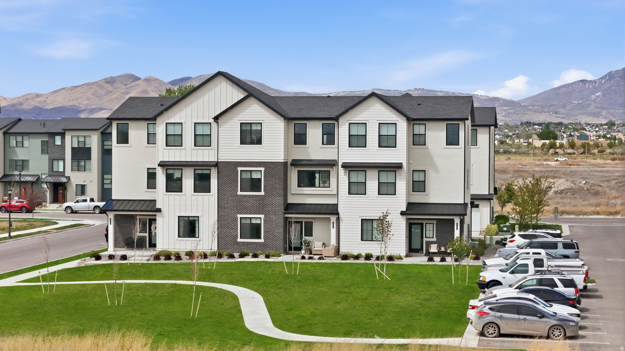 LAKESHORE LANDING - Residential