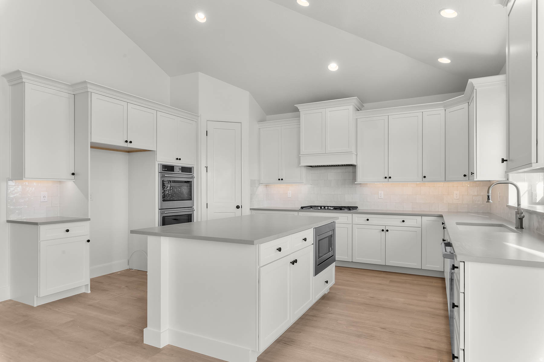 DRY CREEK HIGHLANDS SIGNATURE 207 - Residential