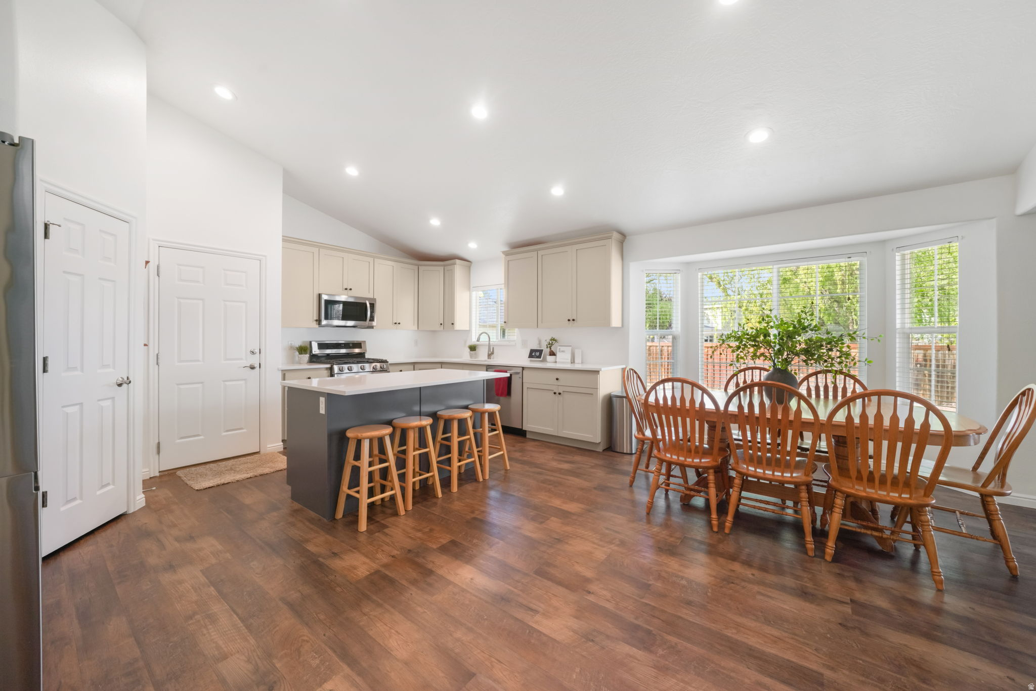 LAKESHORE VILLAGE - Residential