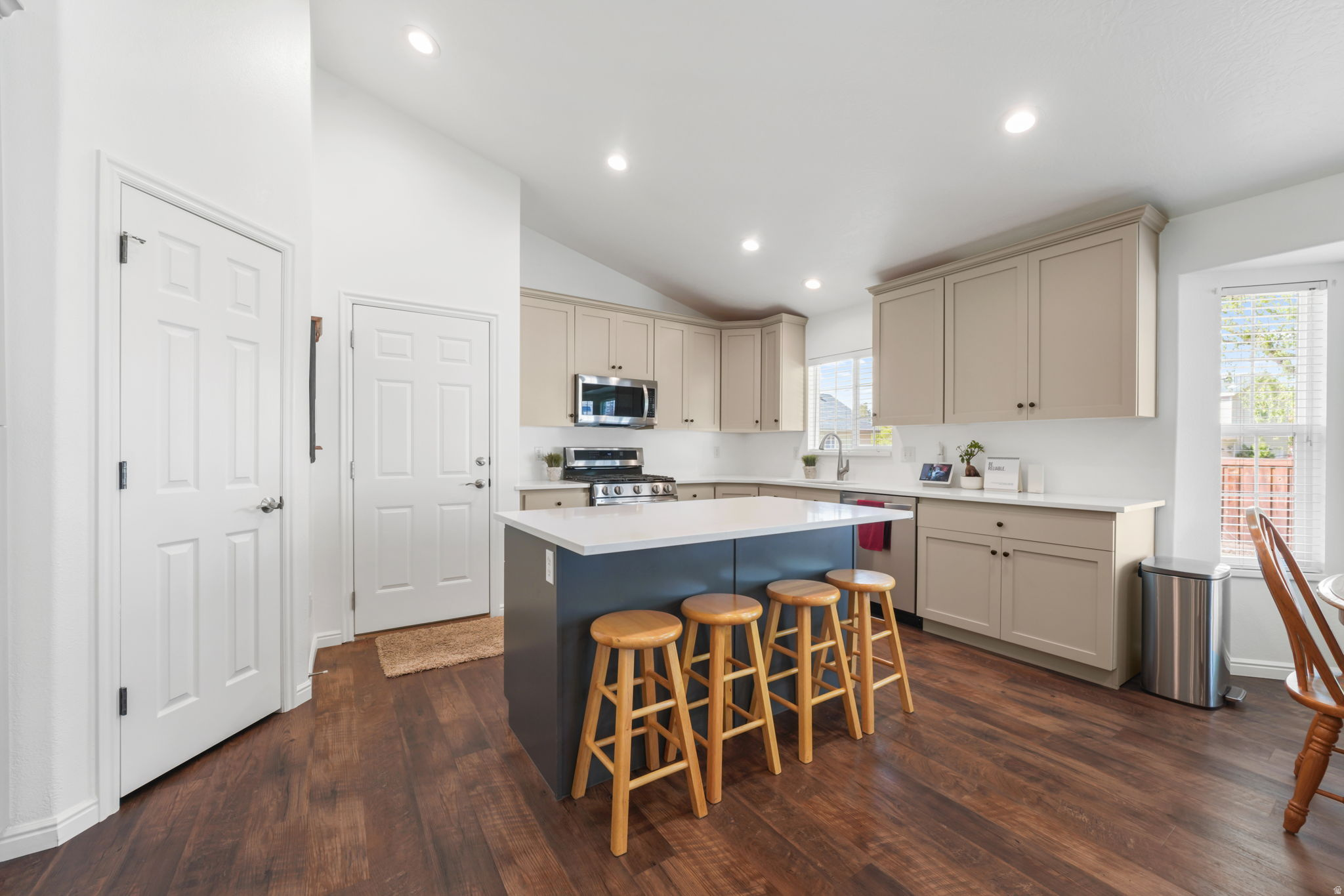 LAKESHORE VILLAGE - Residential