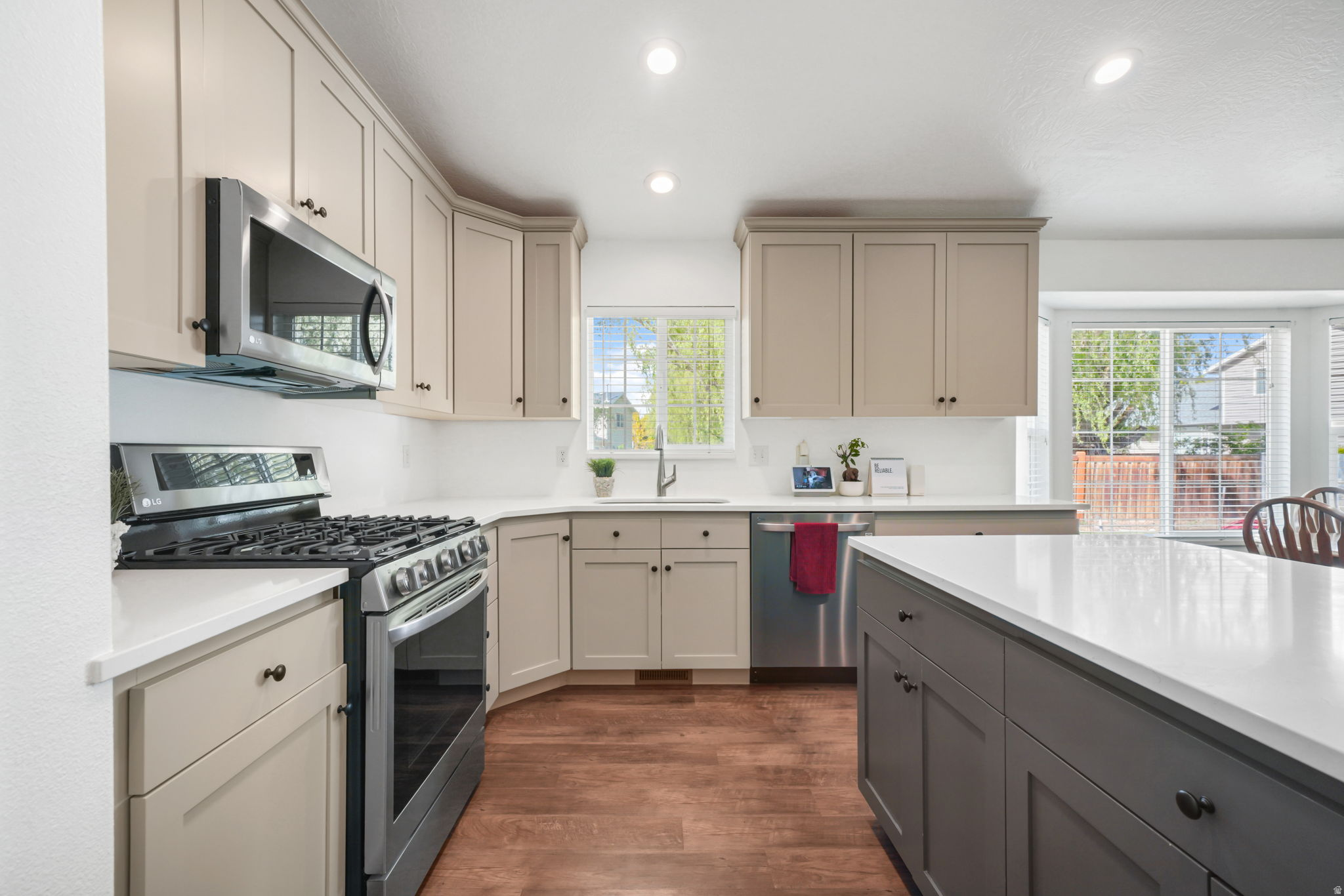 LAKESHORE VILLAGE - Residential