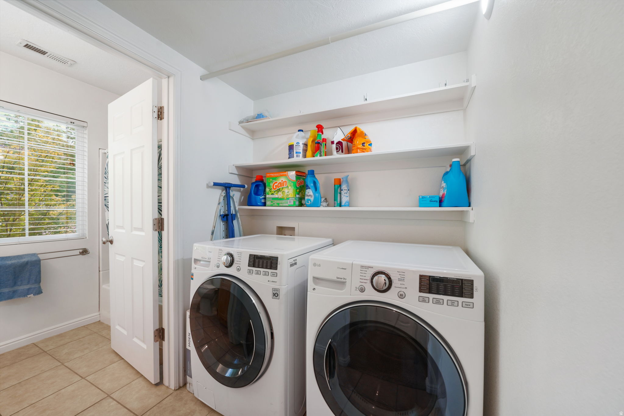 LAKESHORE VILLAGE - Residential