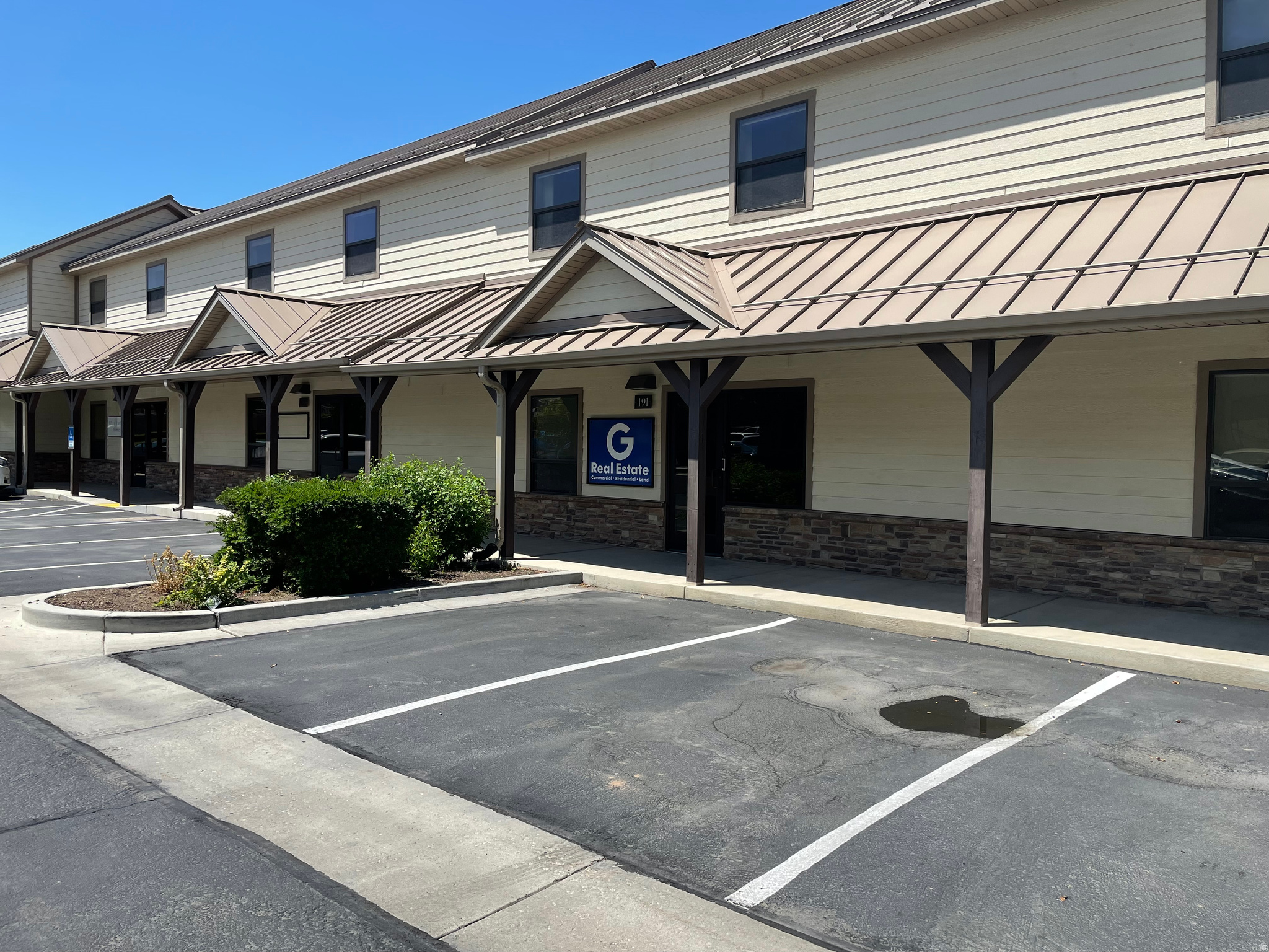 OLD STATION SQUARE - Commercial Lease