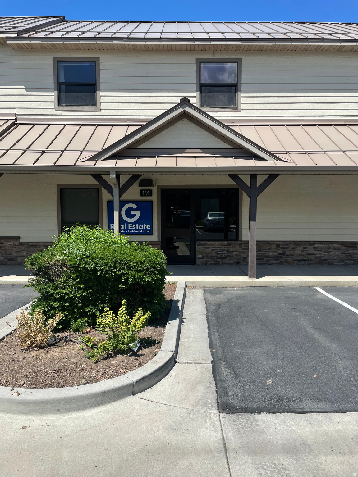 OLD STATION SQUARE - Commercial Lease