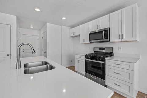 Tiny photo for 2105 WOLVERINE WAY #2433, Washington, UT 84780 (MLS # 2153449)