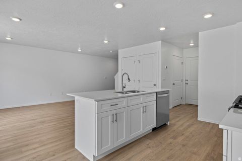 Tiny photo for 2105 WOLVERINE WAY #2433, Washington, UT 84780 (MLS # 2153449)