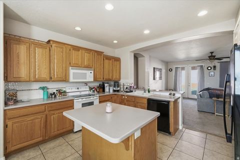 Tiny photo for 3309 E WILLOW SPRINGS DR, Washington, UT 84780 (MLS # 2126336)