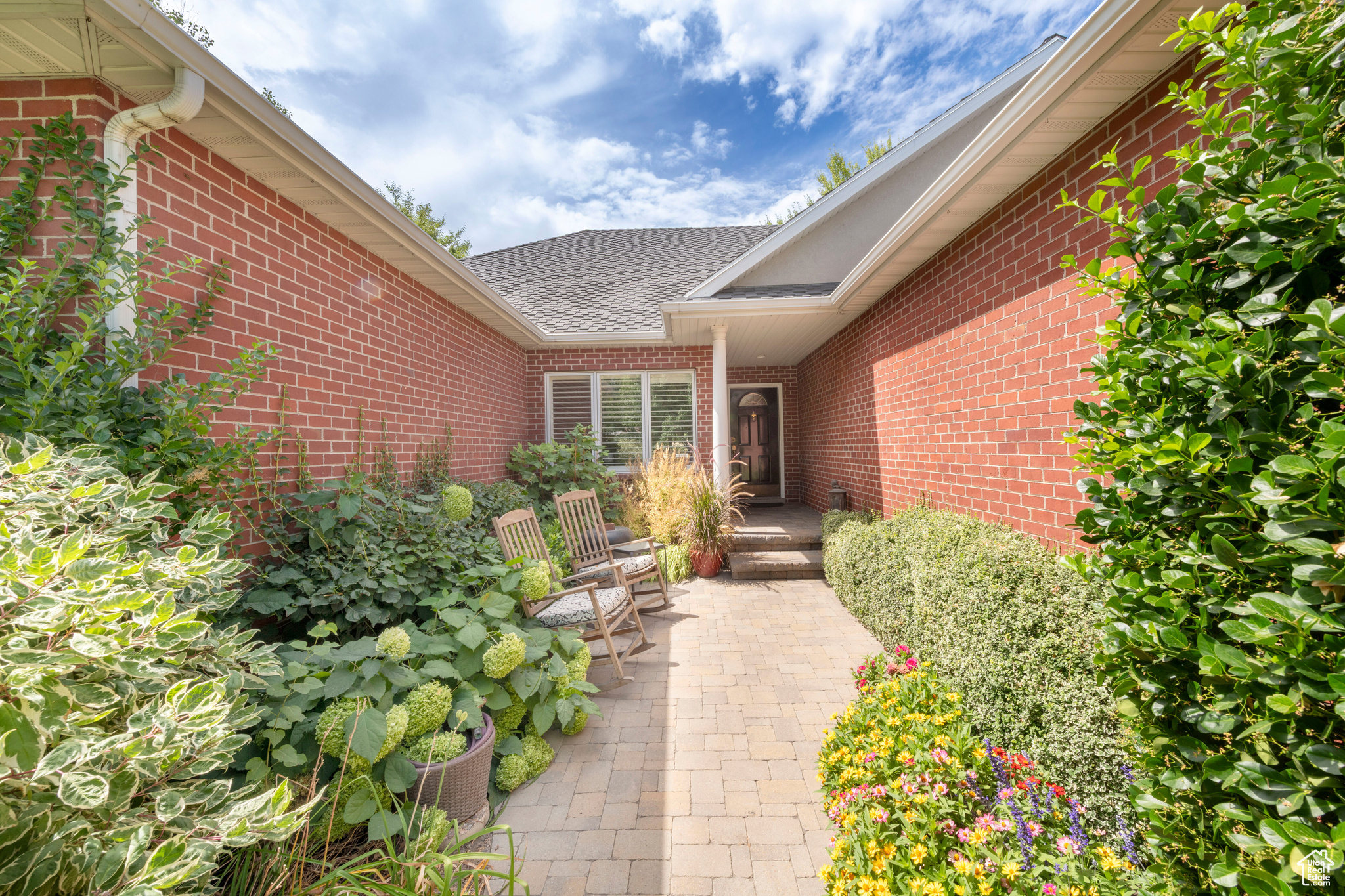 COUNTRY GARDEN ESTATES - Residential