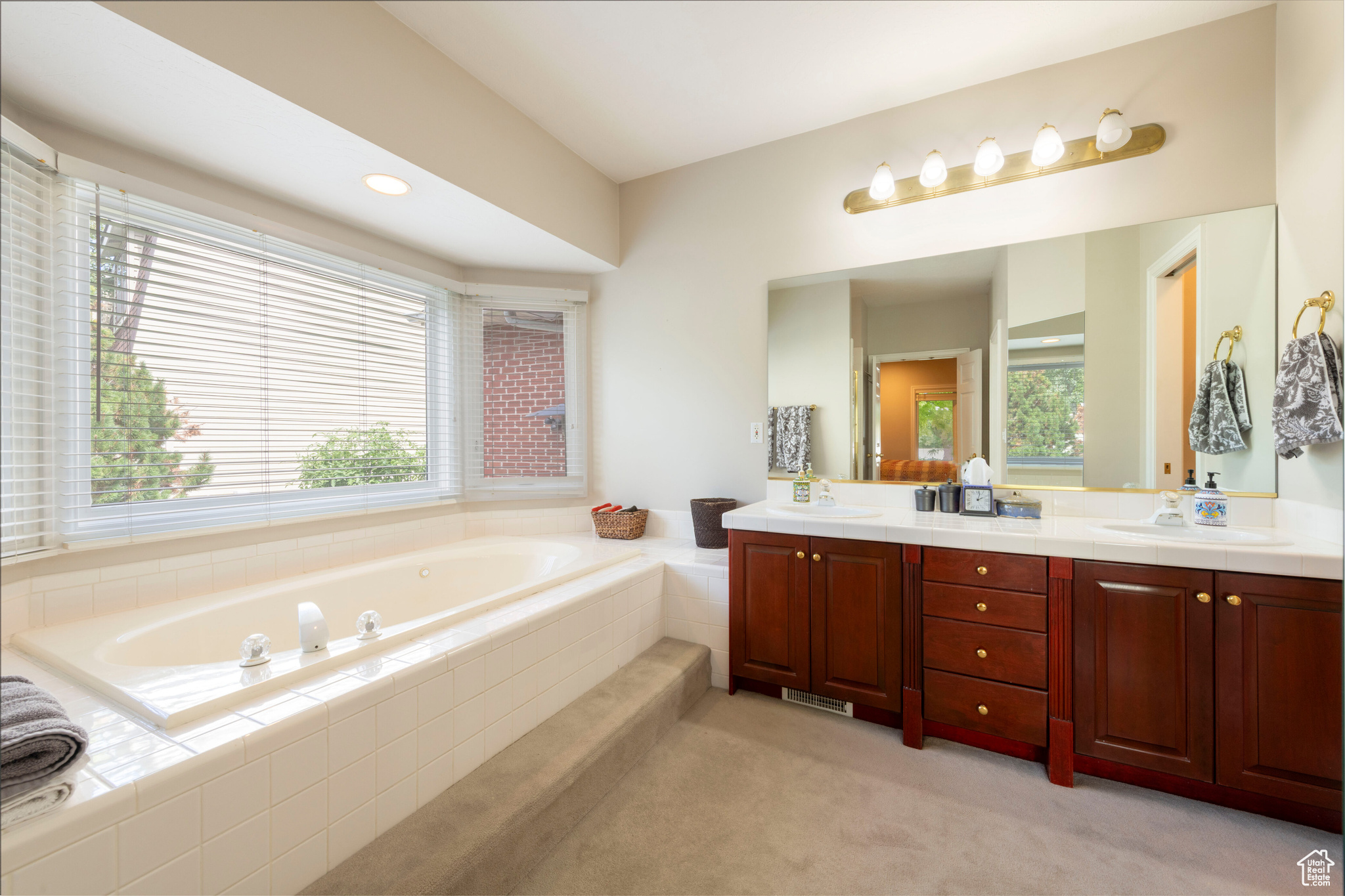 COUNTRY GARDEN ESTATES - Residential