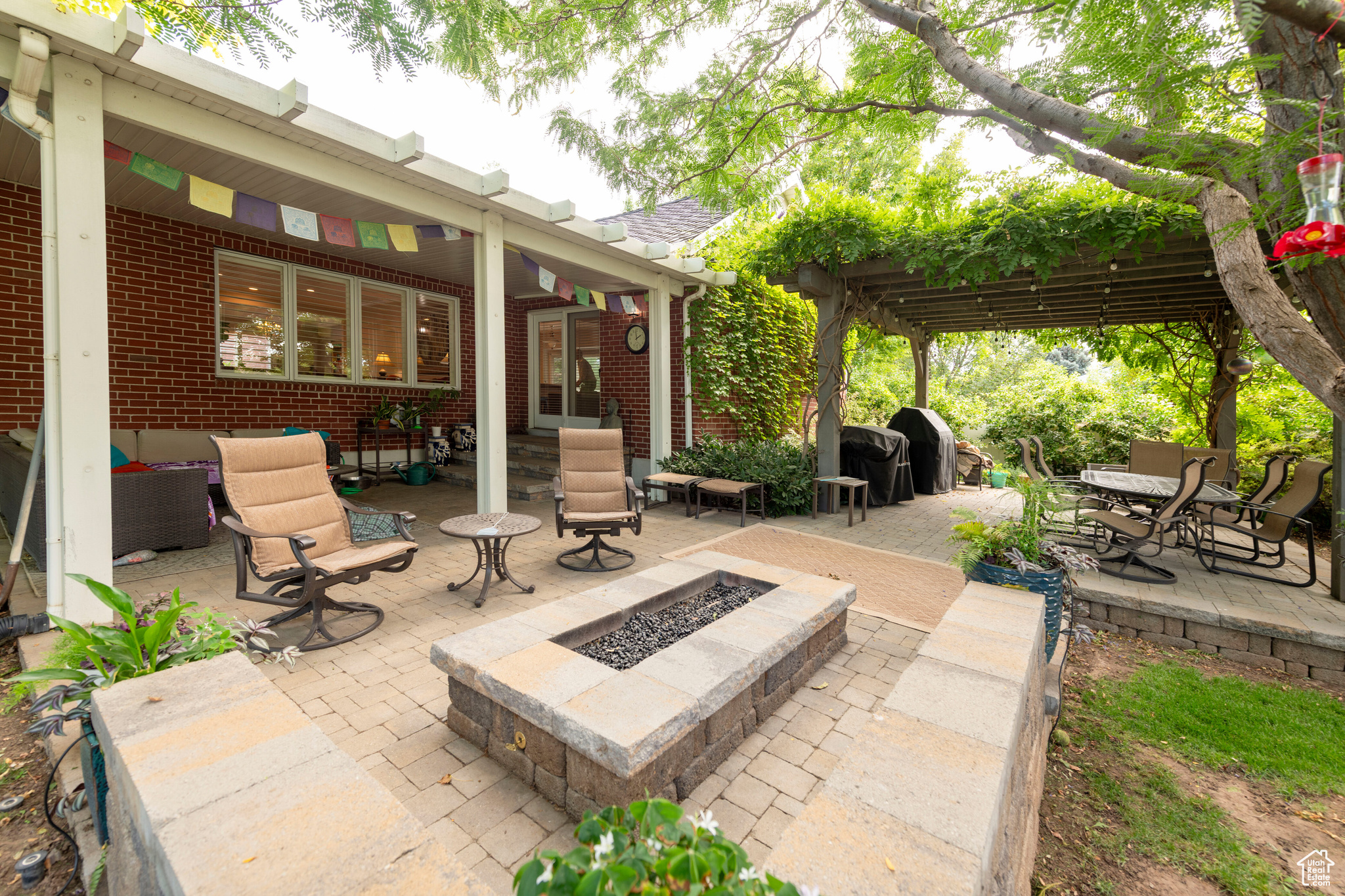 COUNTRY GARDEN ESTATES - Residential
