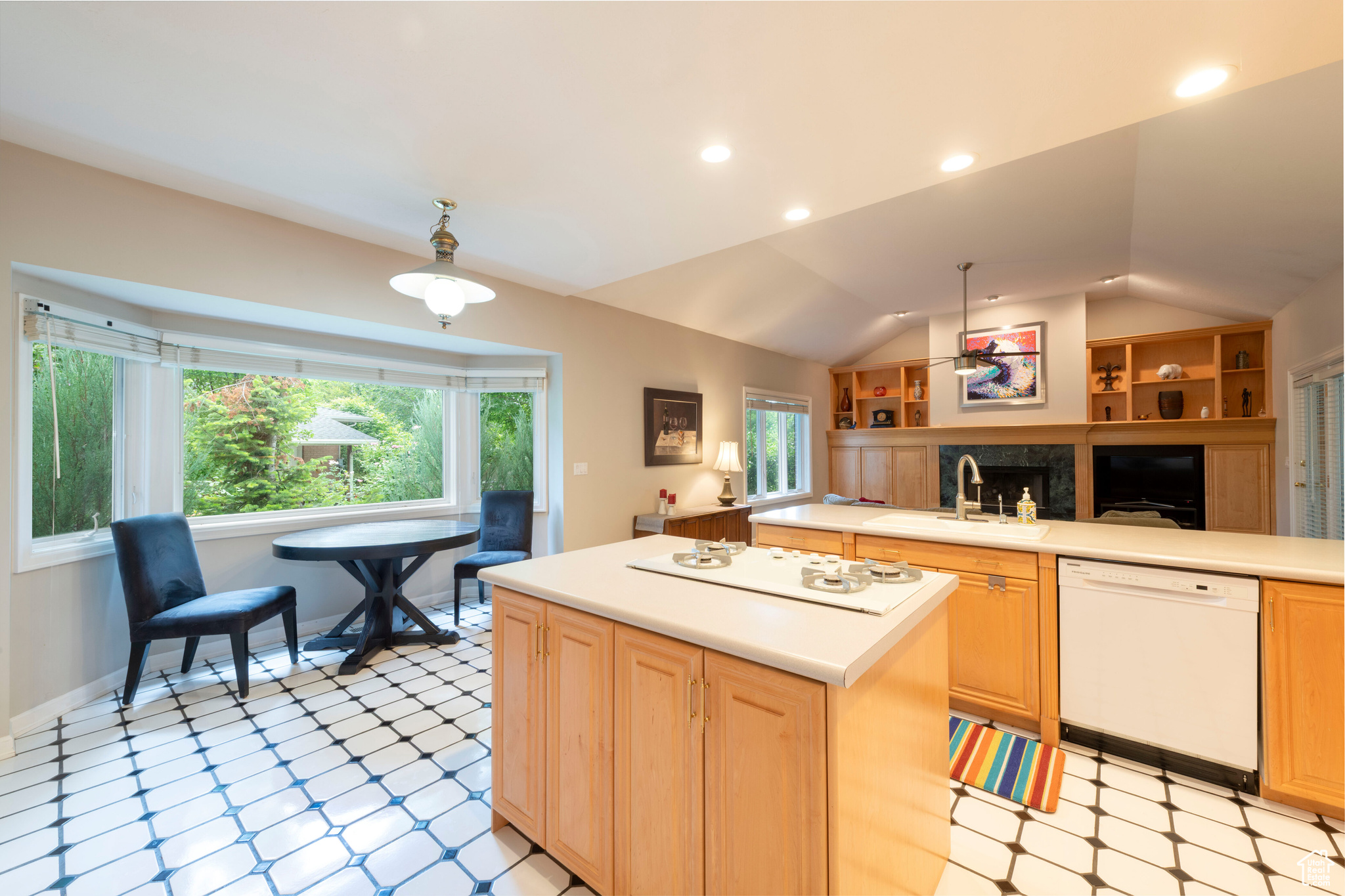 COUNTRY GARDEN ESTATES - Residential