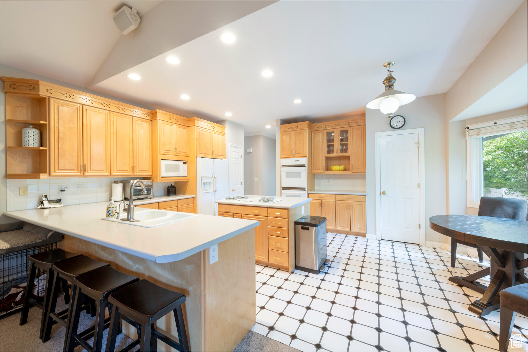 COUNTRY GARDEN ESTATES - Residential