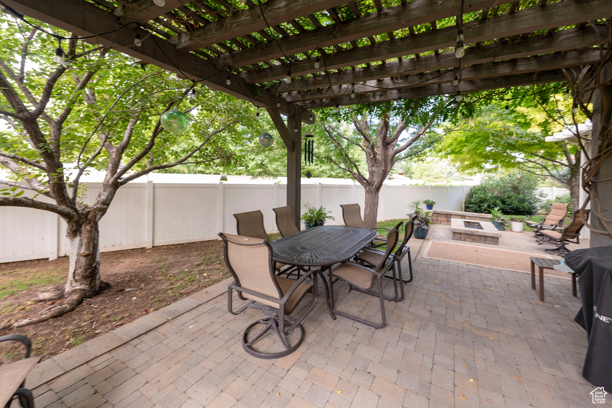COUNTRY GARDEN ESTATES - Residential