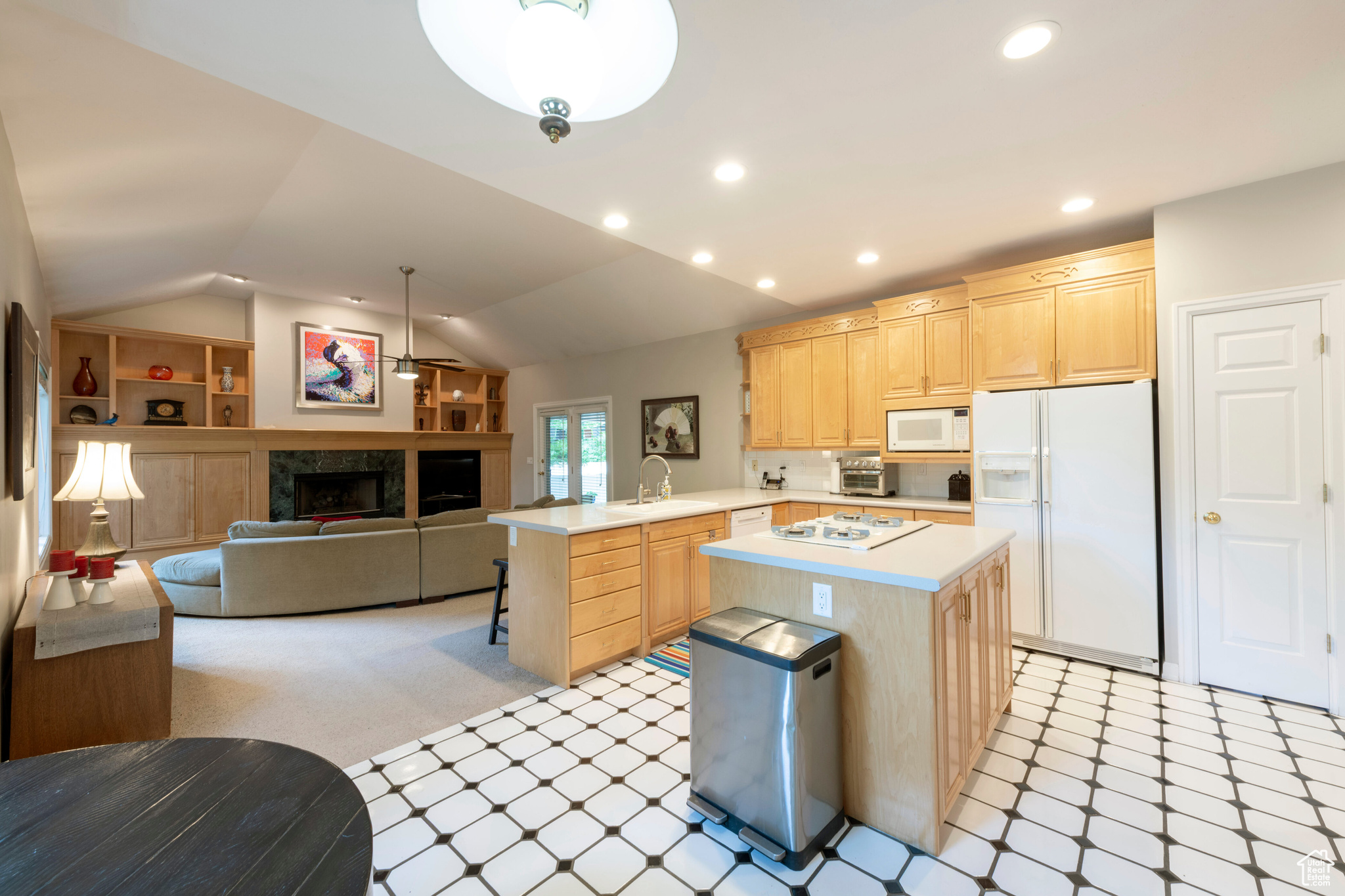 COUNTRY GARDEN ESTATES - Residential