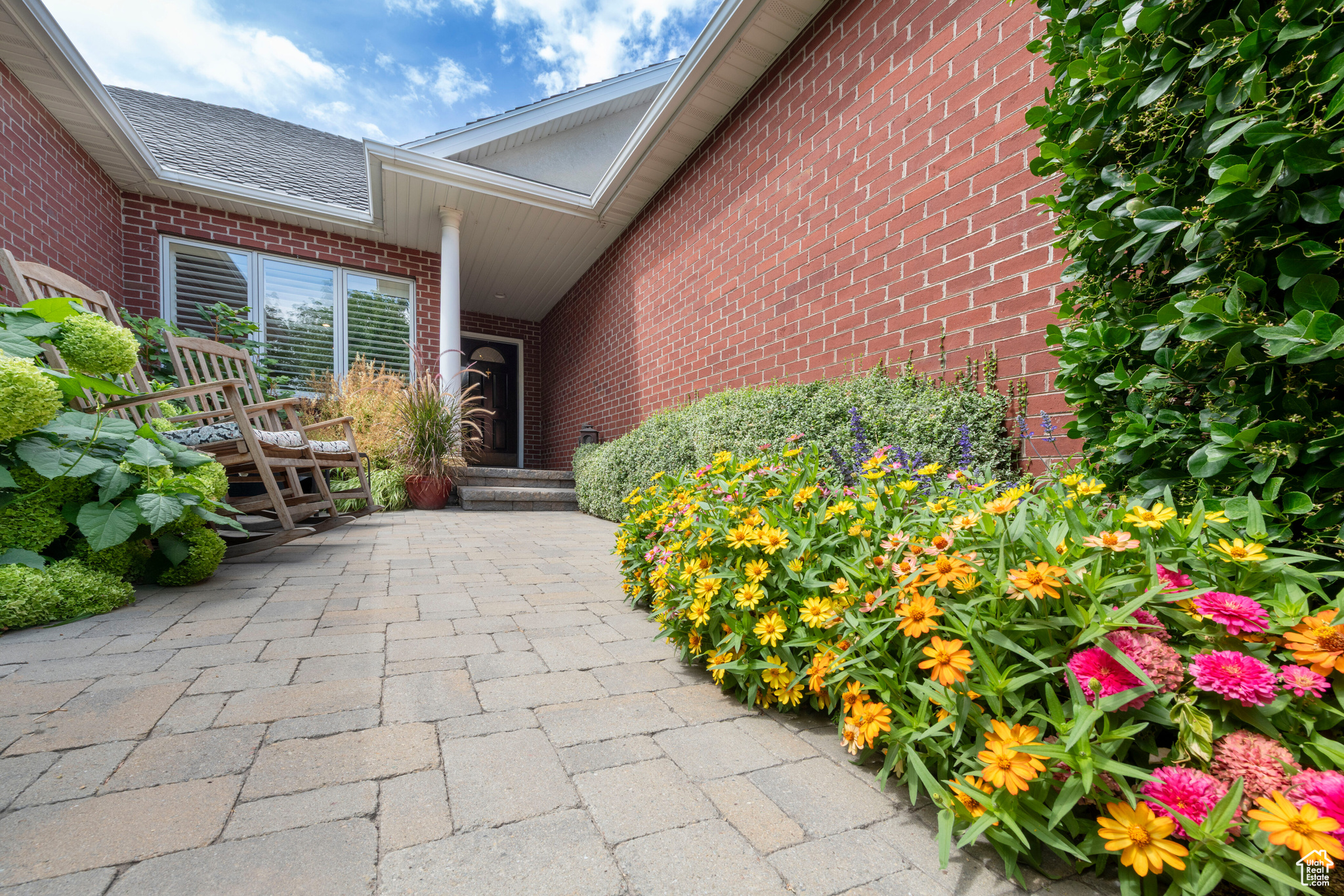 COUNTRY GARDEN ESTATES - Residential