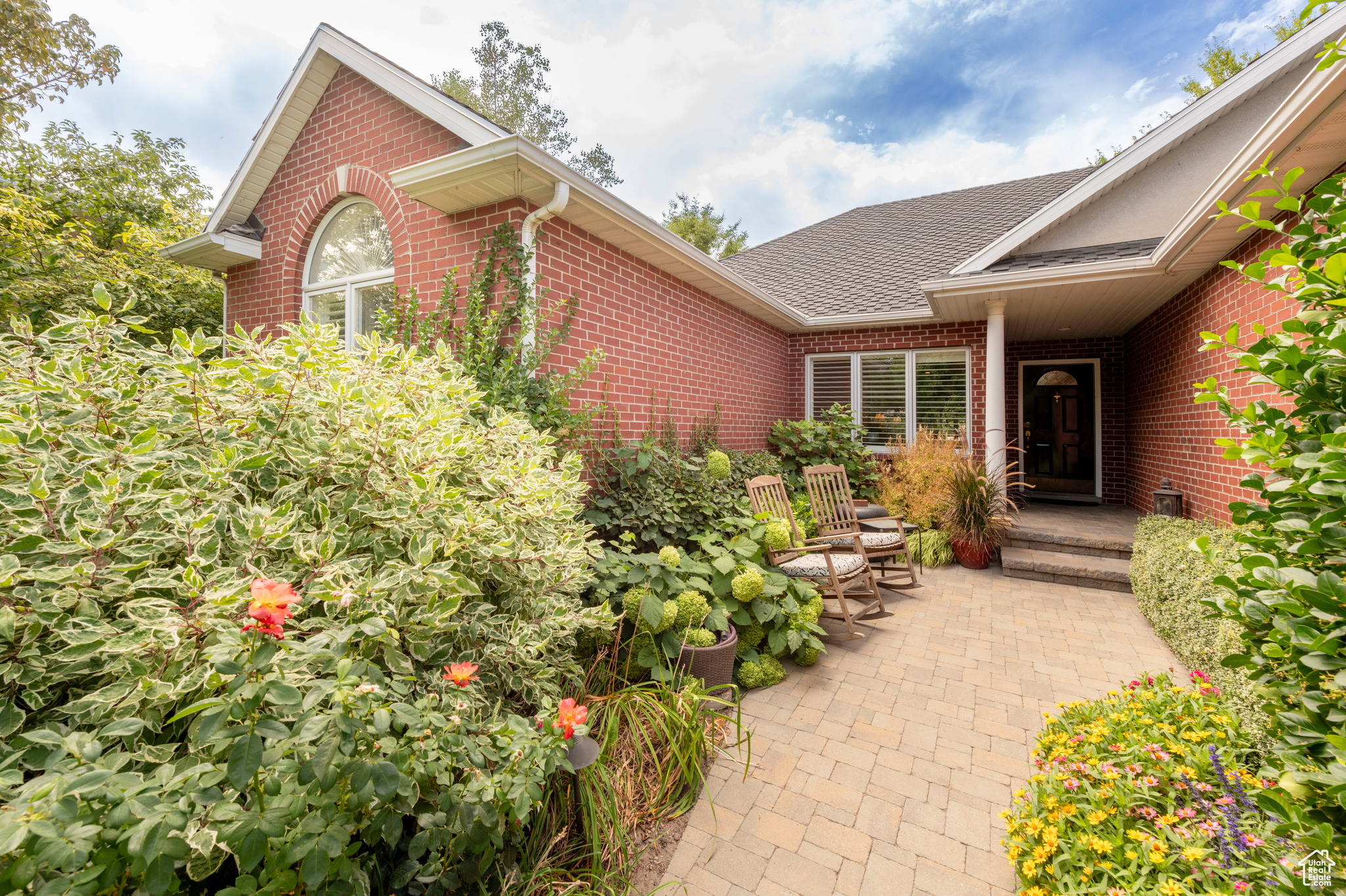 COUNTRY GARDEN ESTATES - Residential