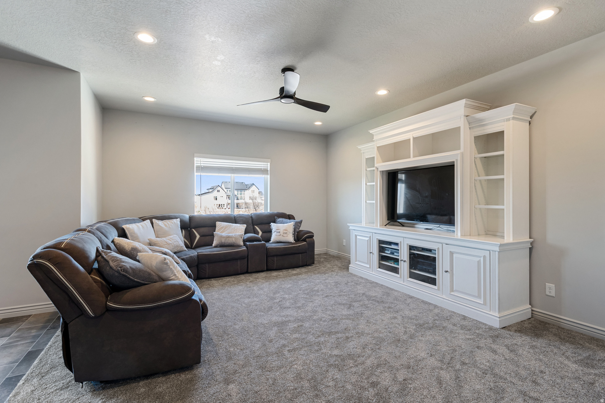 HOLLOW ESTATES - Residential