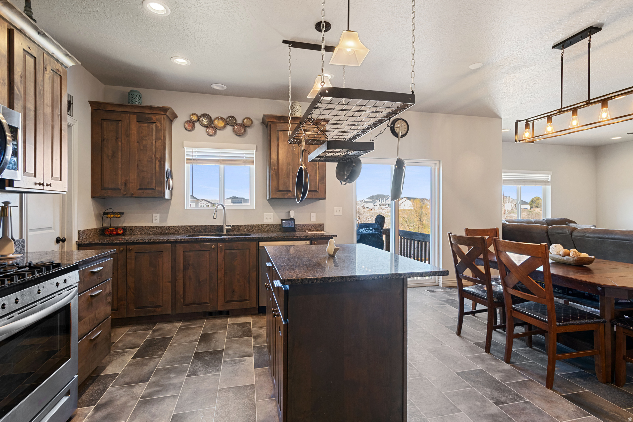 HOLLOW ESTATES - Residential