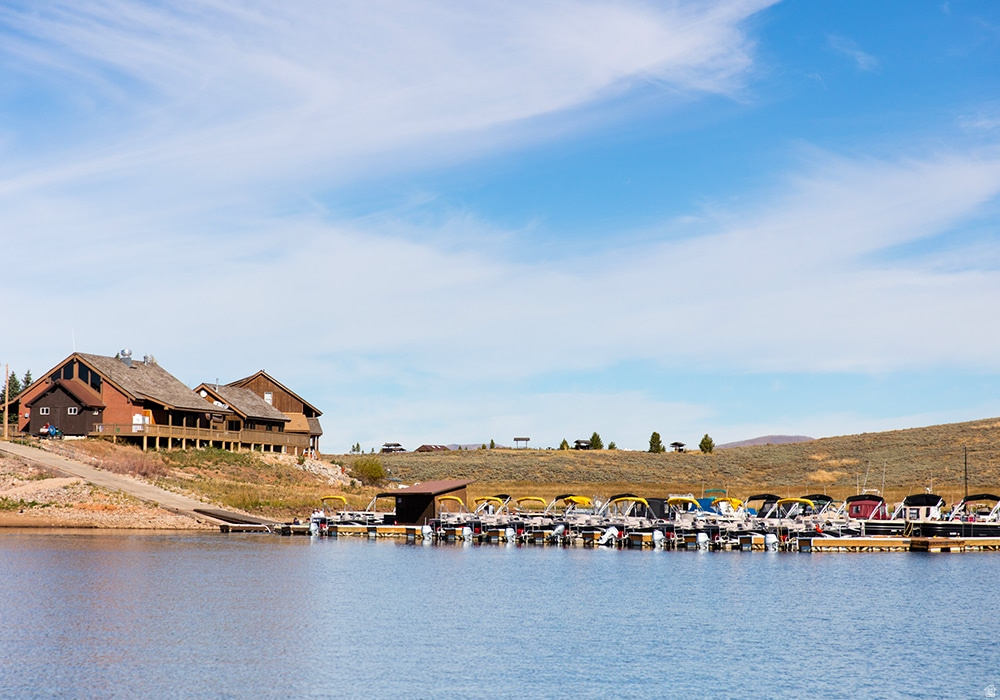 STRAWBERRY LAKEVIEW - Residential