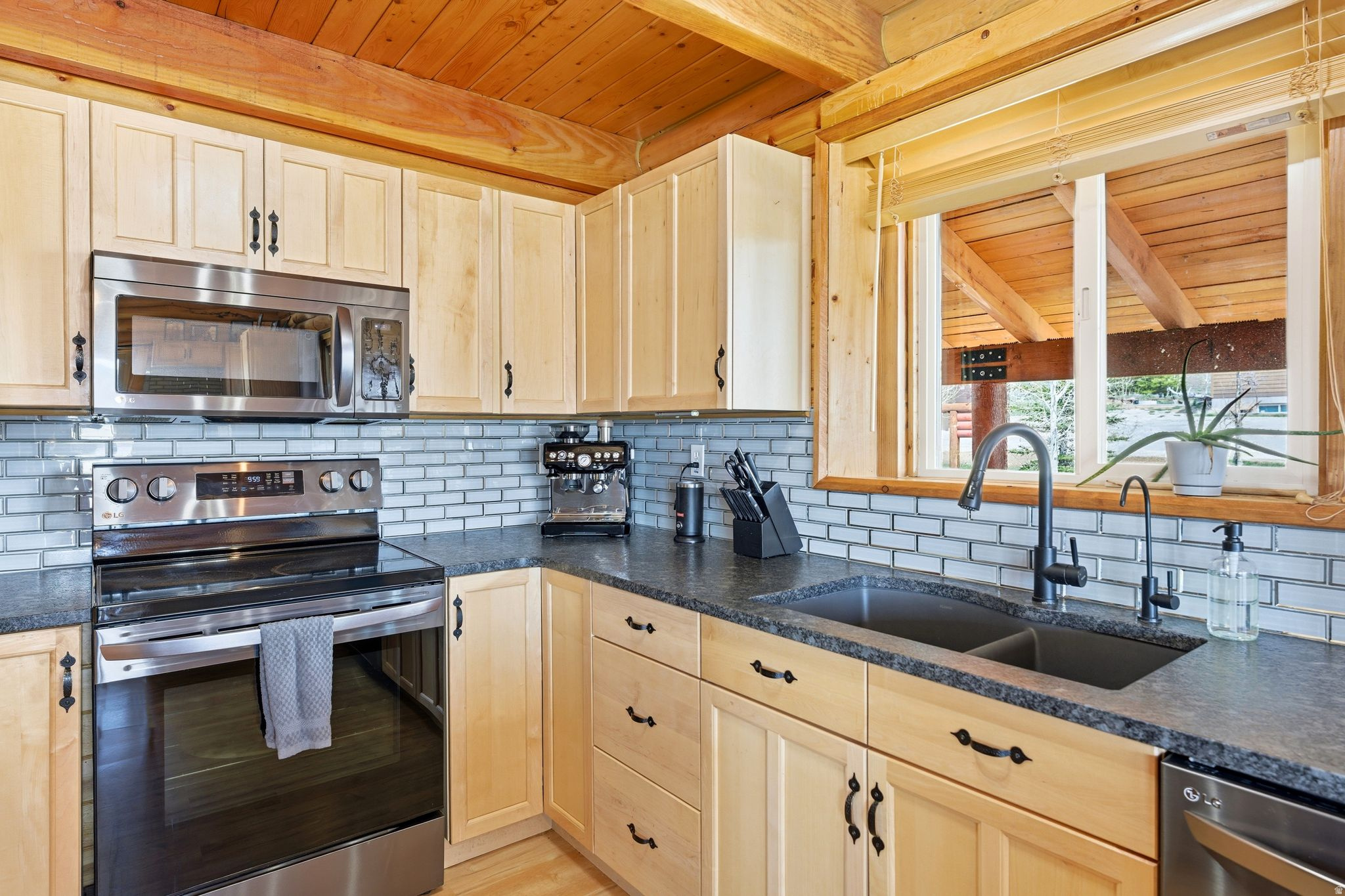 STRAWBERRY LAKEVIEW - Residential