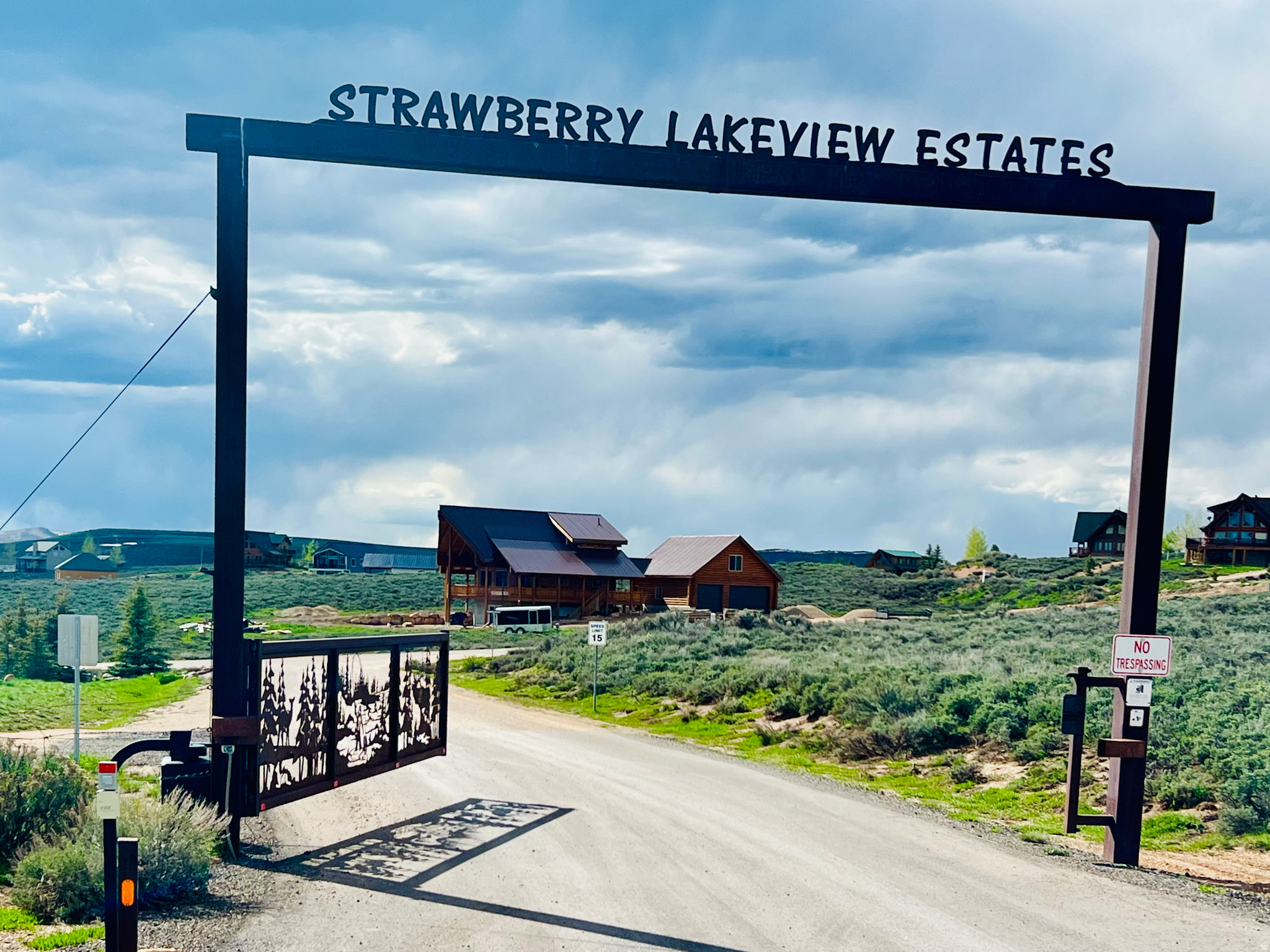 STRAWBERRY LAKEVIEW - Residential