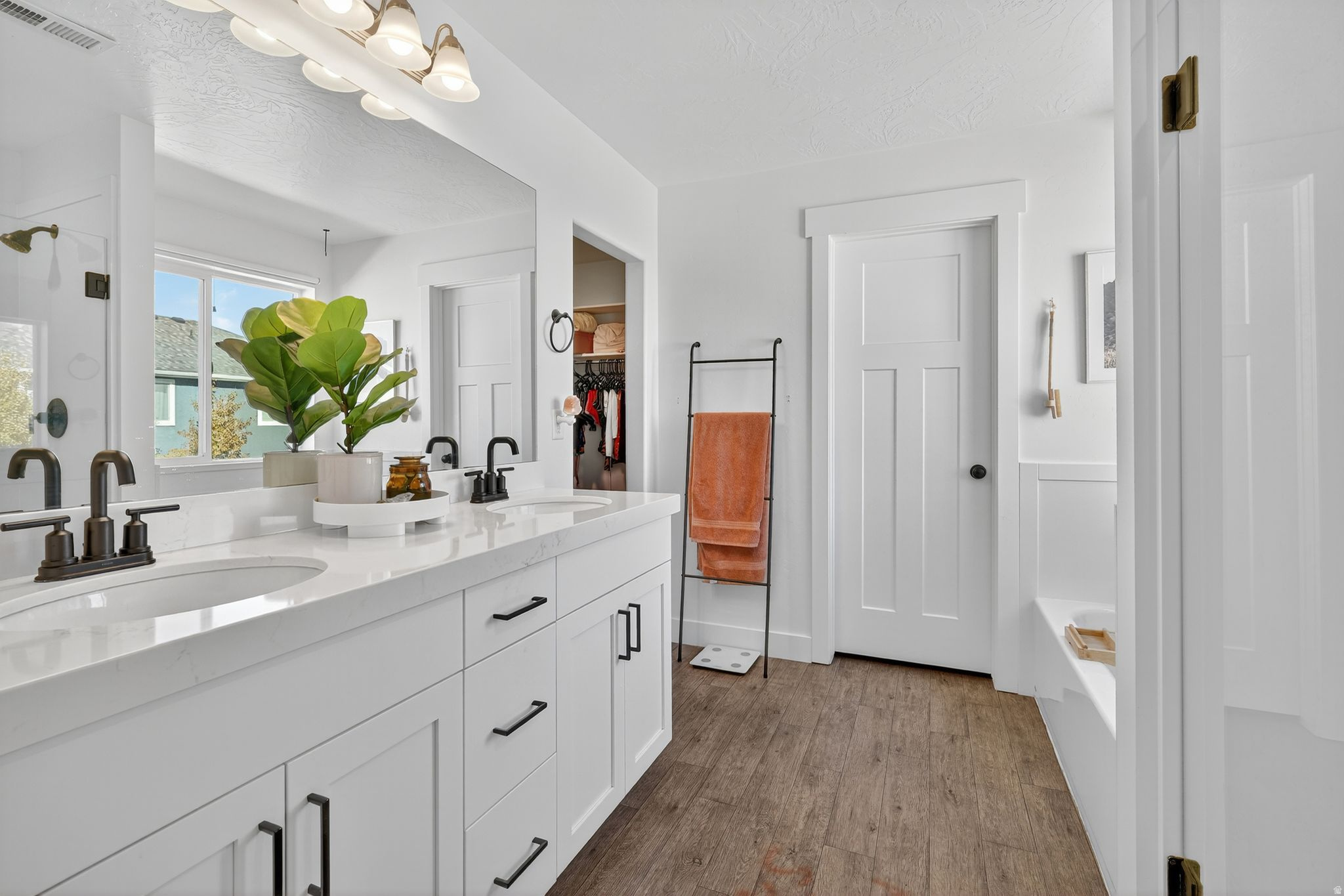 SILVERLAKE - Residential