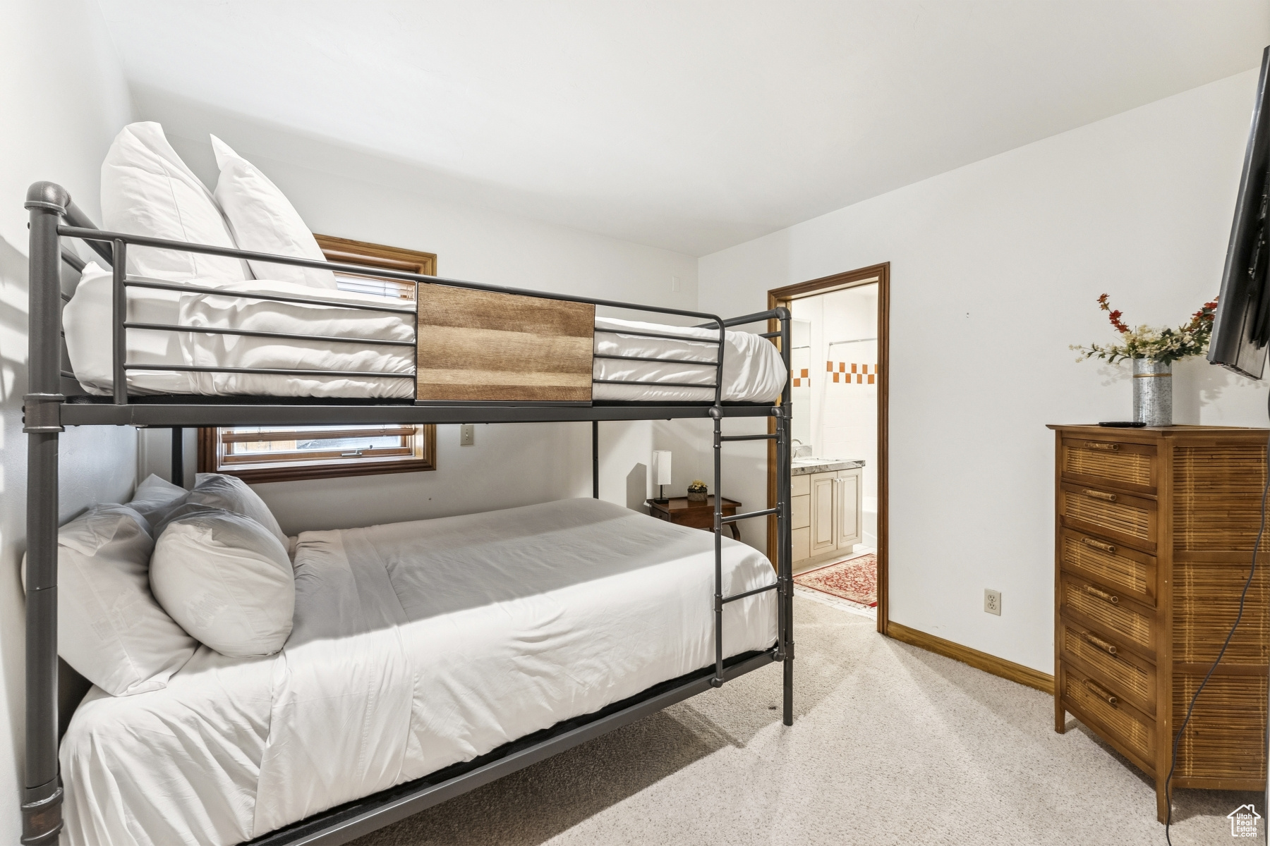 Park City, Utah 84060, United States, 3 Bedrooms Bedrooms, ,4 BathroomsBathrooms,Residential,Pending,182977