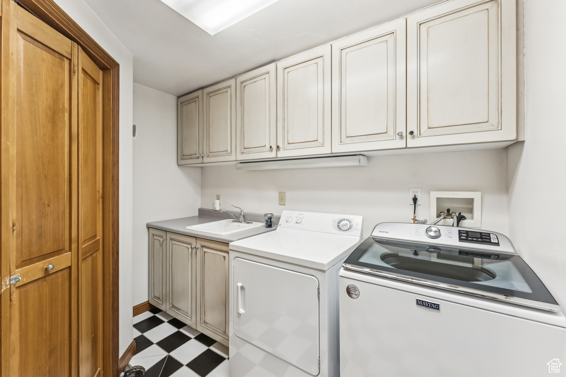 Park City, Utah 84060, United States, 3 Bedrooms Bedrooms, ,4 BathroomsBathrooms,Residential,Pending,182977