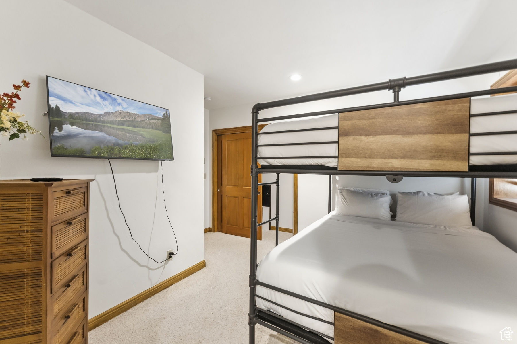 Park City, Utah 84060, United States, 3 Bedrooms Bedrooms, ,4 BathroomsBathrooms,Residential,Pending,182977