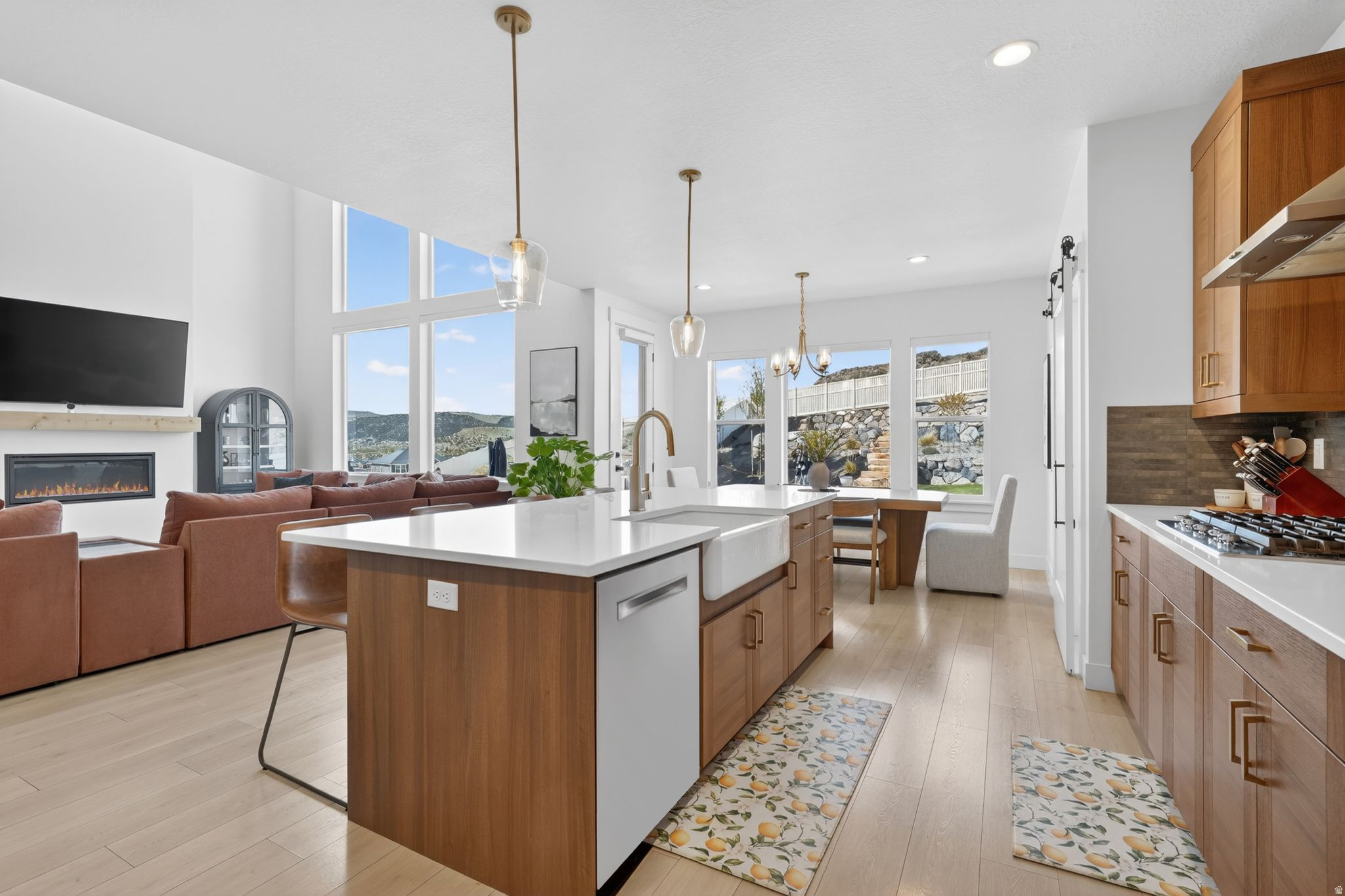 QUAILHILL - Residential