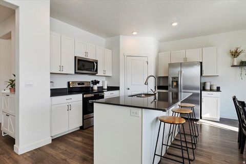 Tiny photo for 442 N COMMODORE LN, Saratoga Springs, UT 84045 (MLS # 2149071)