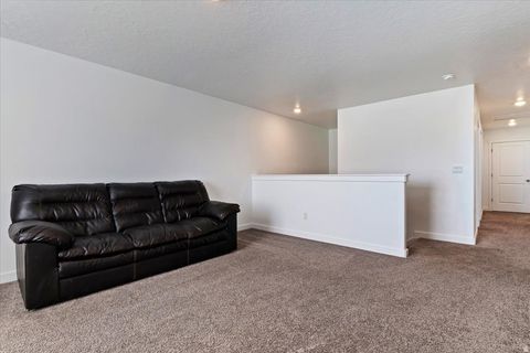 Tiny photo for 442 N COMMODORE LN, Saratoga Springs, UT 84045 (MLS # 2149071)