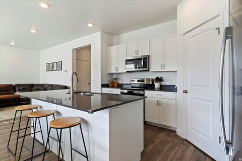 Tiny photo for 442 N COMMODORE LN, Saratoga Springs, UT 84045 (MLS # 2149071)