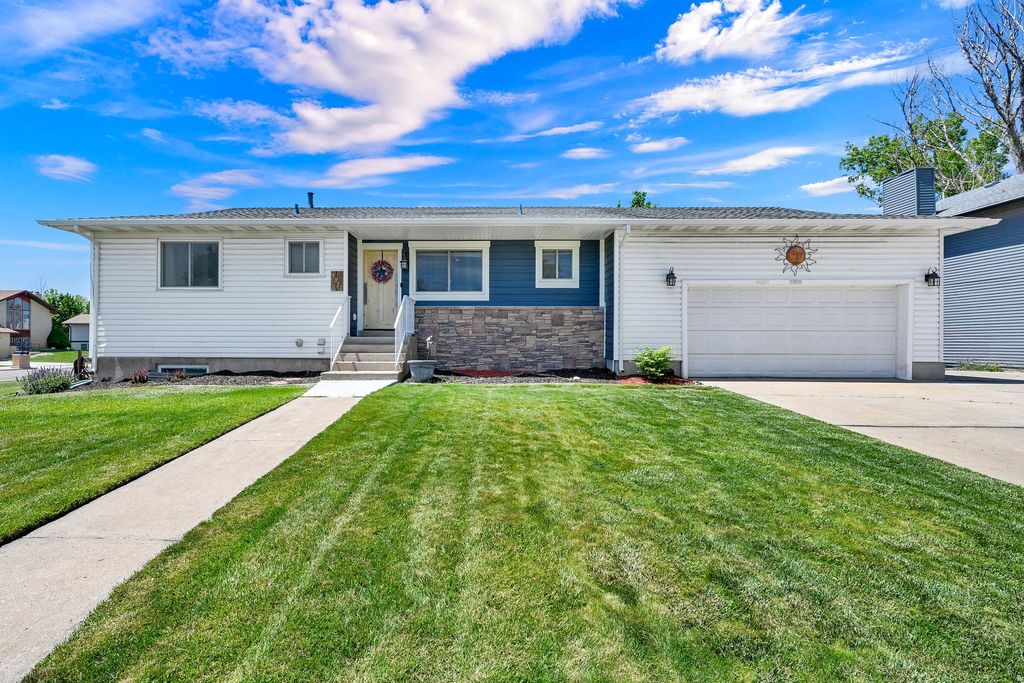 Photo of 4371 S 2900 W, Roy, UT 84067 (MLS # 2157280)