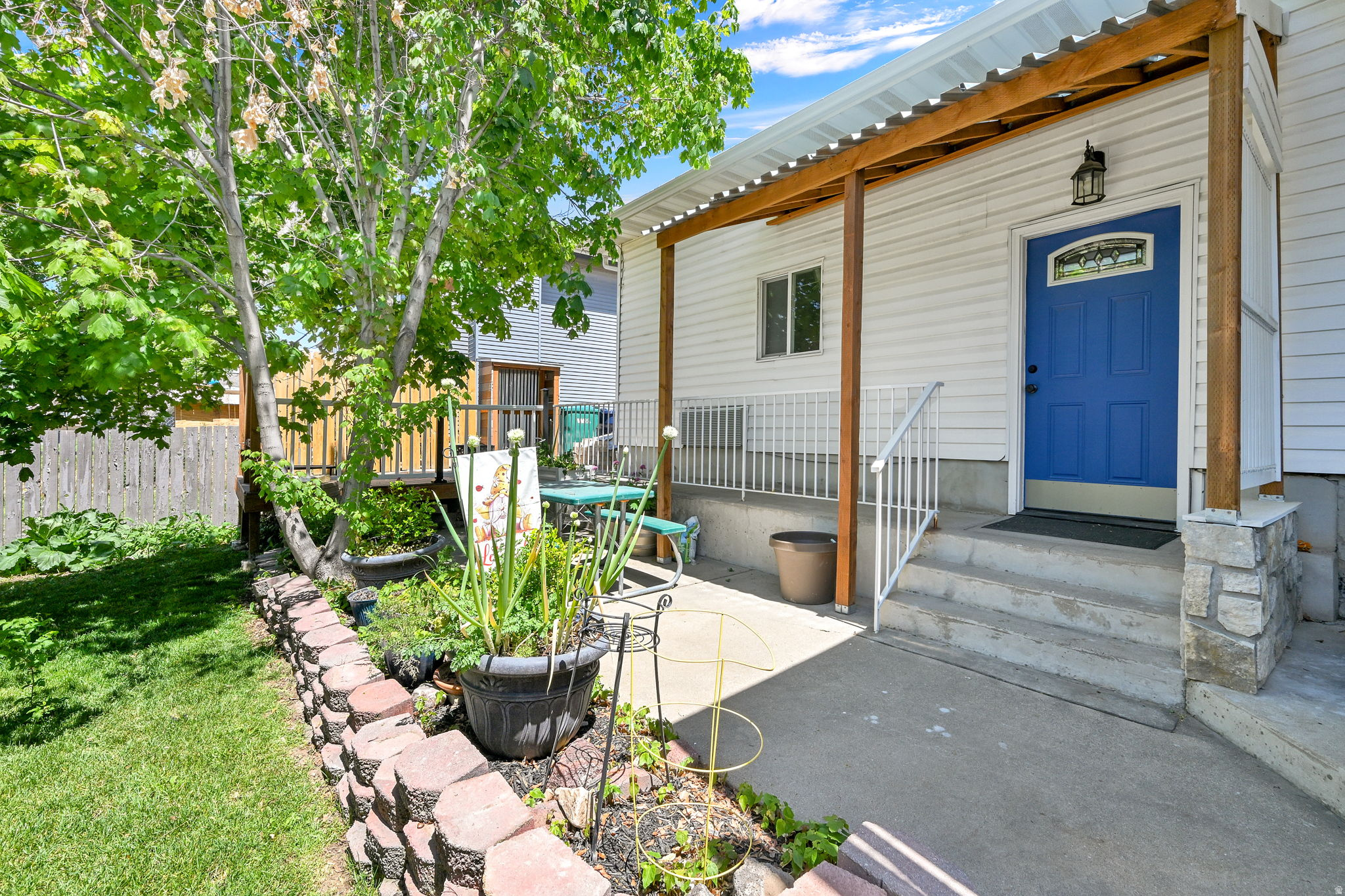 TOWN AND COUNTRY - Residential