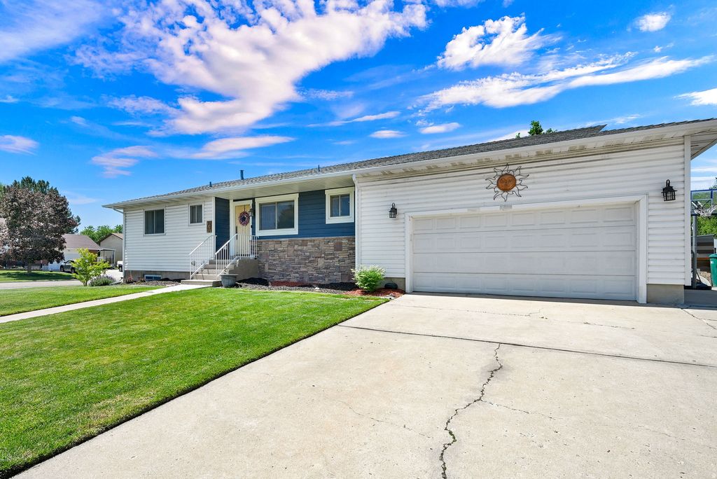 Photo of 4371 S 2900 W, Roy, UT 84067 (MLS # 2157280)